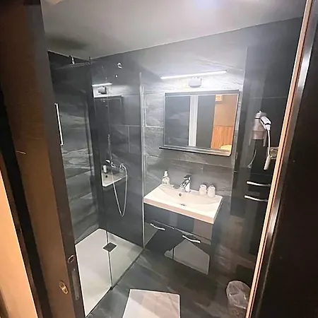 Hotell Restaurant Clement Ader 2*